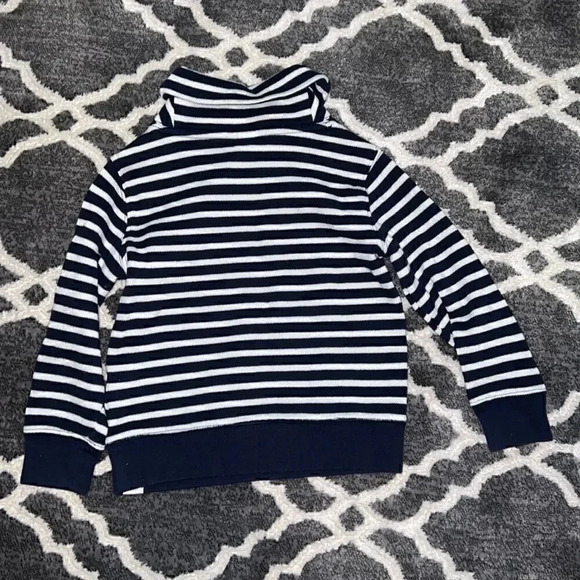 •Gap• - Picture 2 of 2